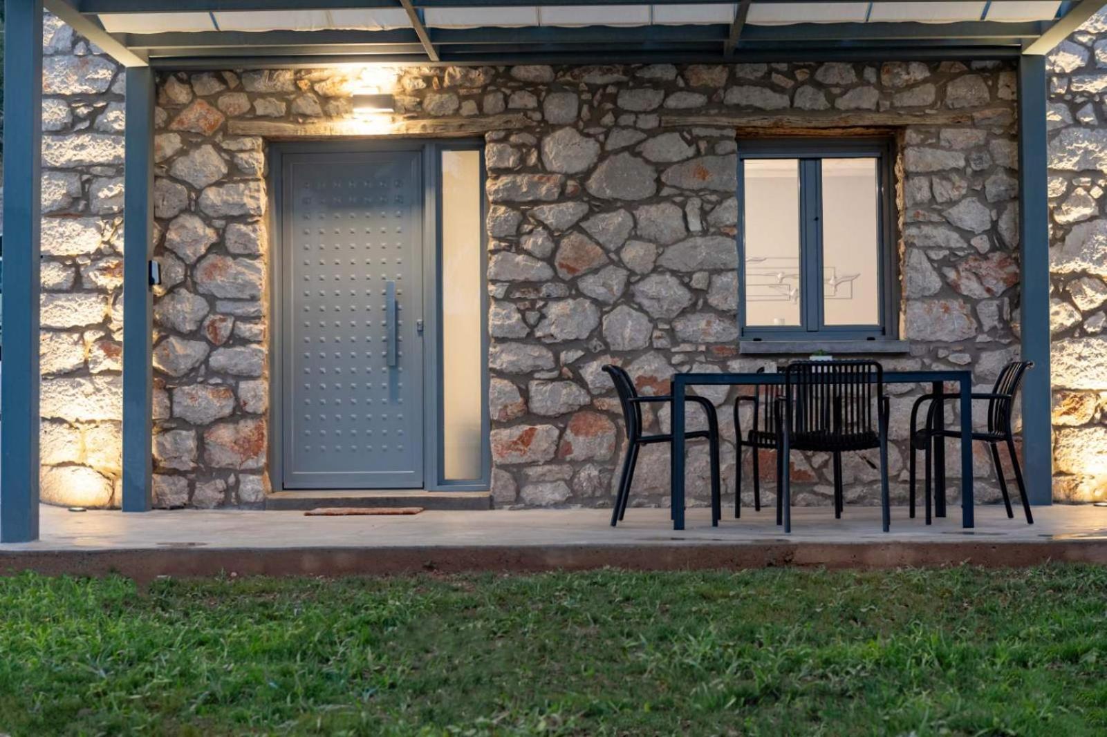 Vivari Stone House Exteriör bild